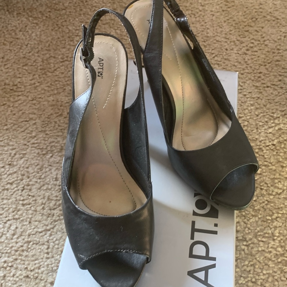 Women’s black size 9 slingback heel